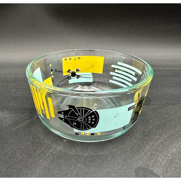 Pyrex Star Wars 2 piece Set 7200 4.75", 7211 8" x 6" - Picture 5 of 12